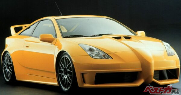 イエローのボディに包まれたアルティメイトセリカ。F1のようなフロントノーズやフロントバンパーは、エアロダイナミクスを最大限に磨いた結果だ