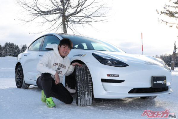 2025年2月、北海道・旭川の試乗会場でヨコハマ最新作のスタッドレスタイヤを試乗した新井大輝選手