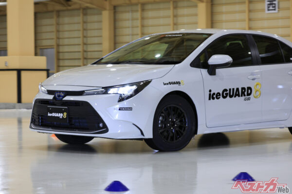 氷上定常円旋回を行った際の気温は1.2度。アイスガード8は無駄にハンドルを切ることもなく円を周回することができた