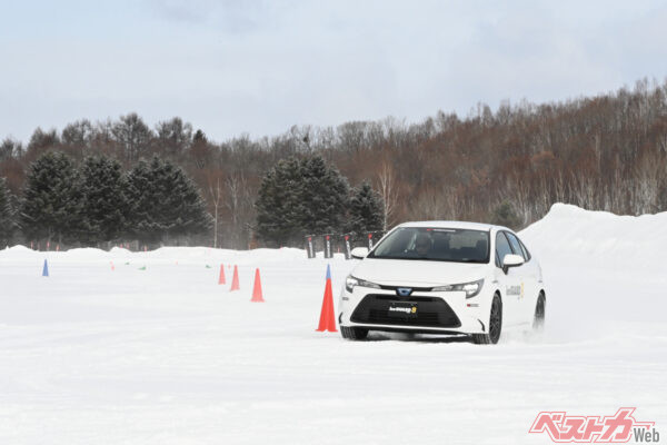圧雪路面ではアイスガード8の課題点も見受けられた
