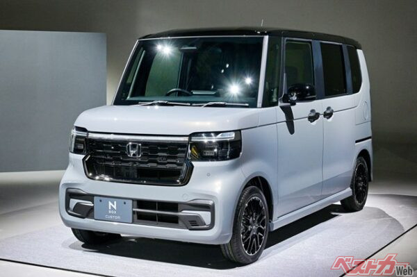 2023年に登場した現行3代目N-BOXだが、ターボ搭載モデルはN-BOX カスタムとなる