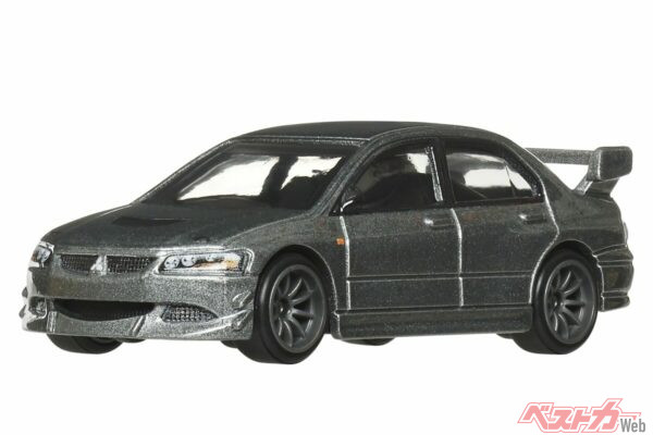 よーく見るとグリル部分にはエボVIIIの三角形の支柱が！