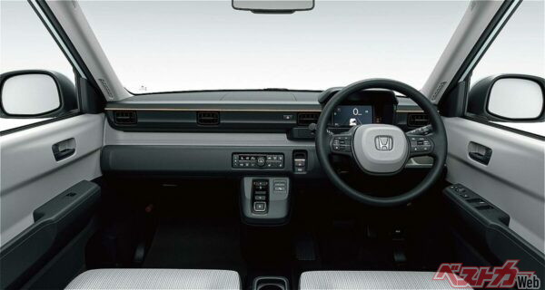 Gグレードのインテリア。センターディスプレイがないのですっきり！