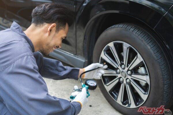 目安となるのは、外気温が20℃を切ってくる頃。このくらいの時期になってくると、温度差でタイヤの空気圧が下がってしまう（KMPZZZ@Adobestock）