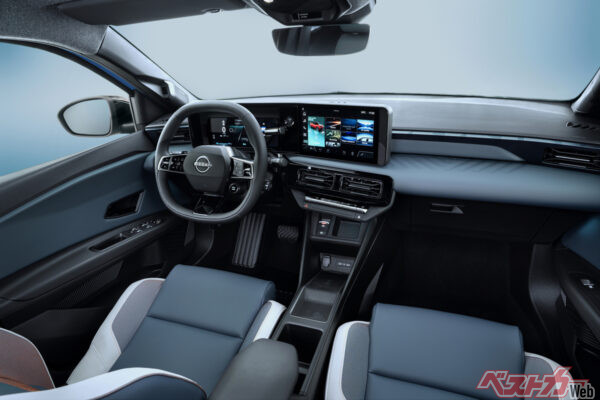 エクステリアデザインに比べシンプルながら上質な内装。タッチ式の10.1インチの液晶ディスプレイが並ぶ