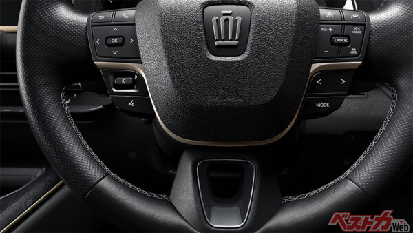 「THE LIMITED-MATTE METAL」専用ステアリング加飾（2024年10月 クラウン専門店「THE CROWN」専用特別仕様車設定時の公式画像より）