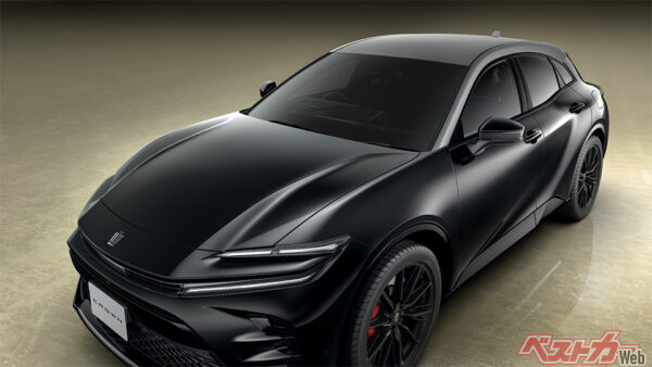 トヨタ クラウンスポーツ 特別設定色（バイトーン）プレシャスメタル×ブラック（2025年7月 一部改良時の公式画像より）