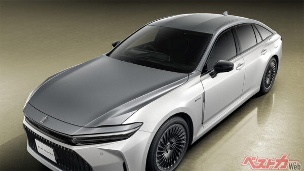 トヨタ クラウンセダン 特別設定色（バイトーン）プレシャスメタル×プレシャスホワイトパール（2025年5月 特別仕様車設定時の公式画像より）