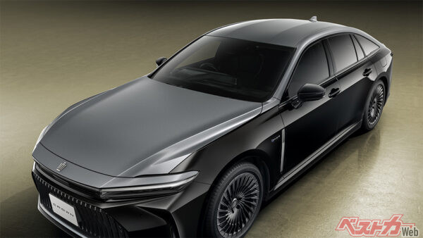 トヨタ クラウンセダン 特別設定色（バイトーン）プレシャスメタル×プレシャスブラックパール（2025年5月 特別仕様車設定時の公式画像より）