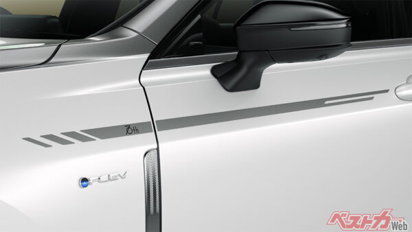 サイドデカール（特別仕様車用・メーカーオプション／2025年5月 特別仕様車設定時の公式画像より）