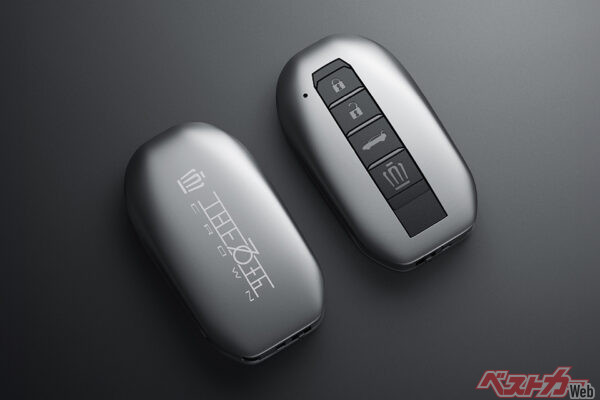 クラウン専用キー（THE 70th ロゴ入り・2個／2025年5月 特別仕様車設定時の公式画像より）