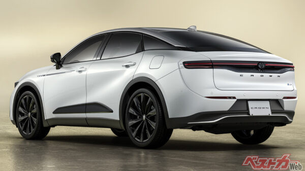 特別仕様車 CROSSOVER RS“THE 70th”（メーカーオプション装着車／2025年4月 クラウン誕生70周年記念特別仕様車設定時の公式画像より）