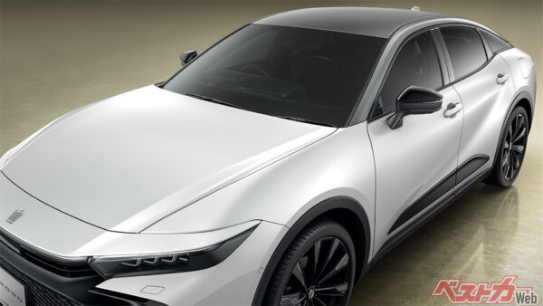 特別設定色（バイトーン）：プレシャスメタル×プレシャスホワイトパール（メーカーオプション／2025年4月 クラウン誕生70周年記念特別仕様車設定時の公式画像より）