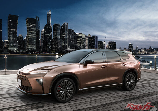 トヨタ クラウンエステート RS（プラグインハイブリッド車／ブラック×プレシャスブロンズ）〈オプション装着車〉（2025年3月 発売開始時の公式画像より）