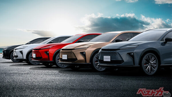トヨタ クラウンエステート RS（プラグインハイブリッド車／右手前から、マッシブグレー、プレシャスブロンズ、エモーショナルレッドIII、プレシャスホワイトパール、ブラック・2025年3月 発売開始時の公式画像より）