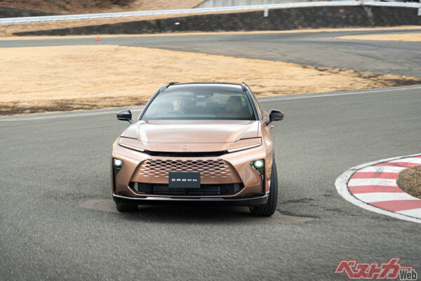 新型クラウン（エステート）〈HEVプロトタイプ〉（2025年3月 発売開始時の公式画像より）