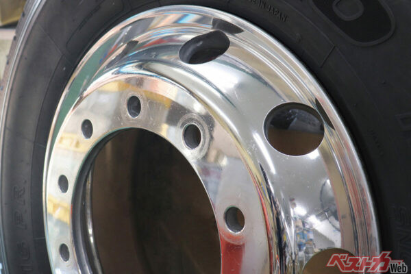 新品のアルミホイールのような仕上がり感を追求