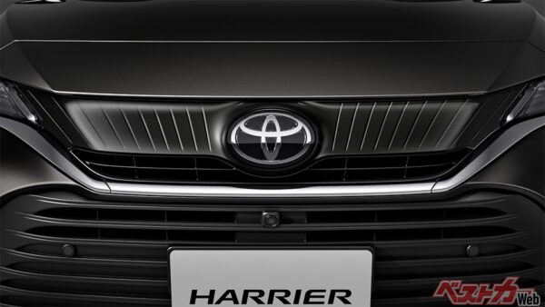 フロントアッパーグリル(ブラックメタリック塗装・2025年6月 一部改良実施および特別仕様車設定時の公式画像より)