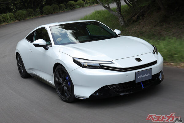 流麗なプロポーションはまさに2ドアクーペの美しさを感じさせる