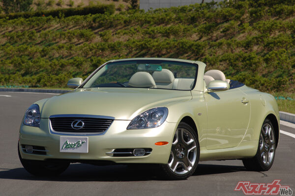 レクサス SC。2005年登場。2001年に登場した4代目ソアラのマイナーチェンジ版。280ps/43.8kgmの4.3L・V8エンジンを搭載