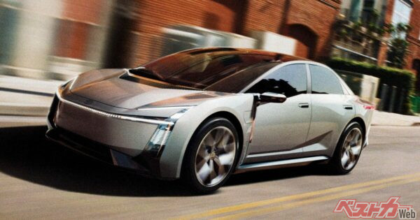 ボンネット形状もかなり特殊。ホイールからしてかなりの力の入れよう