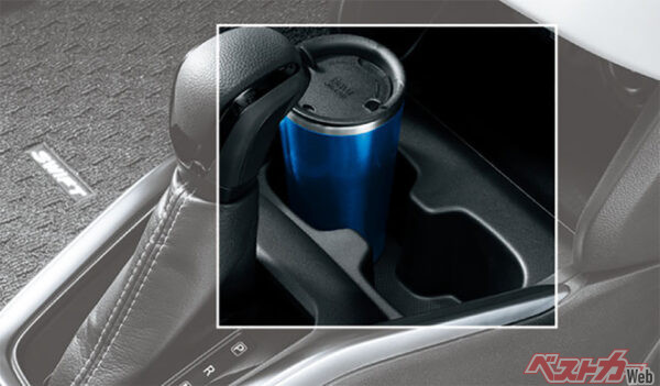 センターコンソールドリンクホルダー（フロント2個）（2023年12月 発売開始発表時の公式画像より）