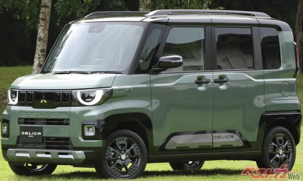 新型となったデリカミニ。エクステリアの特徴はそのままに、大型センターディスプレイを搭載するなど、先進的インテリアに刷新された