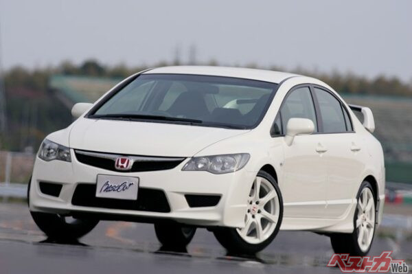 ナンバープレートから個人情報が特定されるリスクは大きく減ったものの、やはり撮影する時は隠したいという方もいる