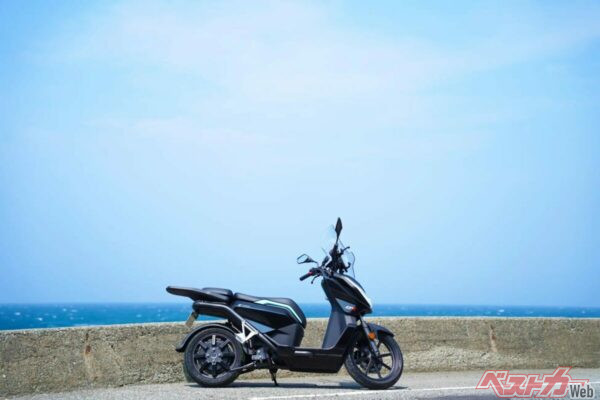 Vmoto（ブイモト）はヨーロッパを中心に人気の電動二輪メーカーで、今回のモデルはそのフラッグシップに位置づけられる存在