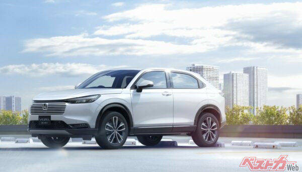 運転が不慣れな人でも扱いやすいボディサイズのSUVとして人気のヴェゼル