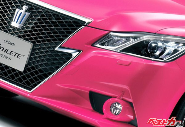 トヨタ クラウン“ReBORN PINK”はセダン＝おじさんのイメージを変えることができたのか？【愛すべき日本の珍車と珍技術】