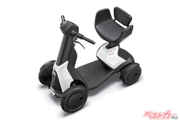 近い将来の小型モビリティとして現在高く注目されているe-SNEAKER