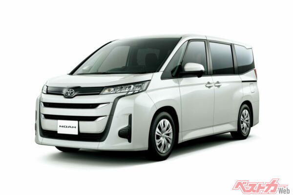一部グレードは廃止され、アルファードのプラチナホワイトパールマイカ色がノア／ヴォクシーにもラインナップ。画像は噂のXグレード