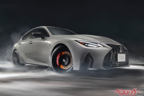 レクサス IS 500 クライマックスエディション。目先の利ではなく、V8自然吸気という「義」を重んじるクルマも、いよいよクライマックスを迎えた