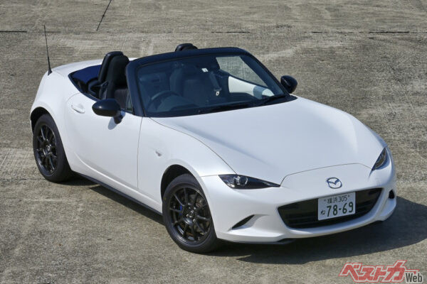 マツダ ロードスター990S。スポーツカーは軽さが命！