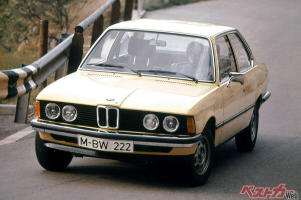 イーロン・マスクの最初の愛車とされる、初代BMW 3シリーズ。自動車メーカーの創業者だけにクルマ好き!?