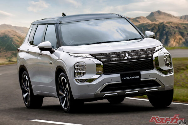 三菱 アウトランダーPHEV。三菱自動車のエース的存在。独自のPHEV技術で、デカいが節約できる