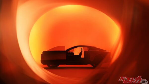 日本の「襖(ふすま)」を意識した横開きのスライドドアを持つクーペのシルエット。これが新型センチュリークーペか……