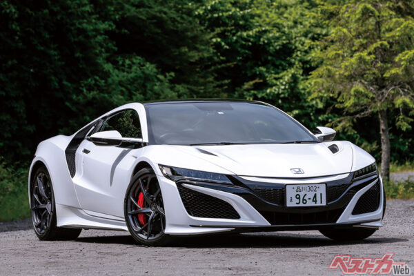 2016年に復活したホンダ NSX。フロント2基、リア1基のモーターを載せたスポーツハイブリッド