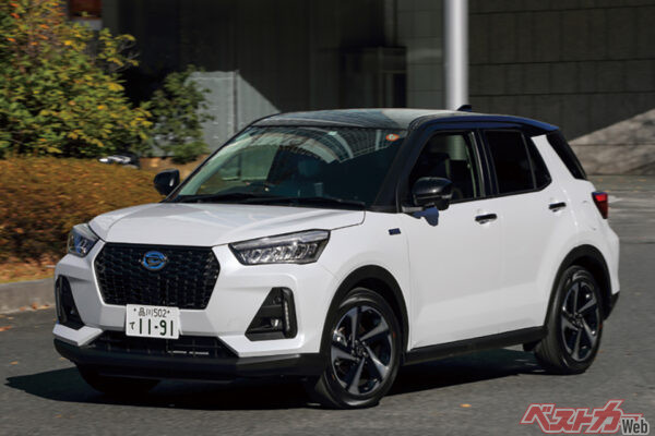 現行型ダイハツ ロッキー。「都会派オフローダー」を狙った先代とは対照的に、街なかから悪路まで守備範囲が広い