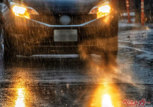 昭和のクルマ社会はユルすぎた!?　今じゃ考えられない昔の合法だったルール5選