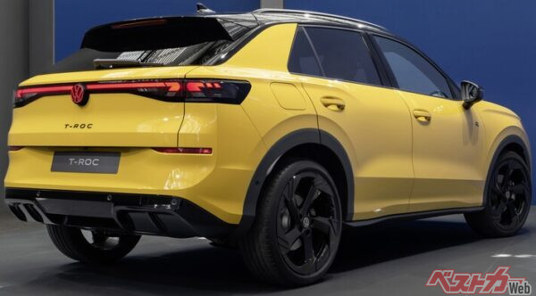 全長プラス120mmの余裕は、荷室拡大のほかにも、伸びやかなリアデザインに活かされている