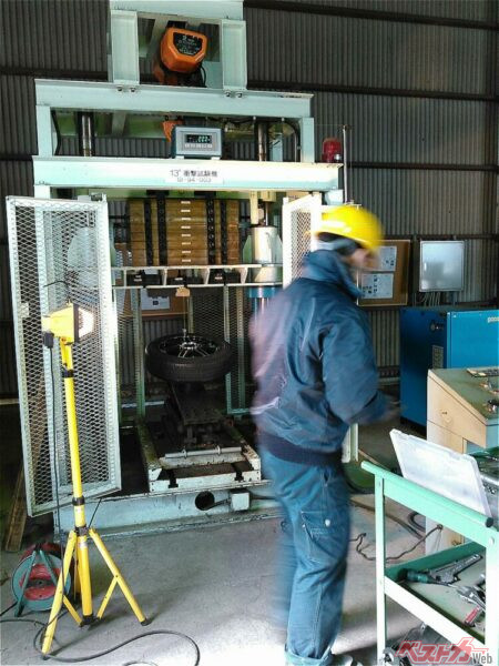 トピー実業のホイールは国の基準より厳しい指針で作られている