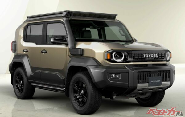 シュノーケルが装着された海外カスタマイズ仕様。丸目のヘッドライト、ARB製のアンダーガード、シュノーケルが特徴