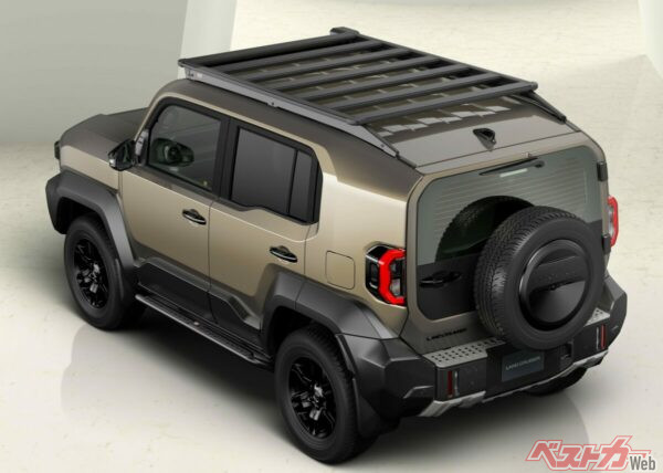 サイドガード、拡大されたリアフェンダー、リアアンダーガード、ARB製のルーフラックが装着されている