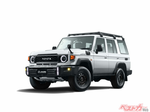 クラシカルなデザインでブラックに仕上げている16インチホイール