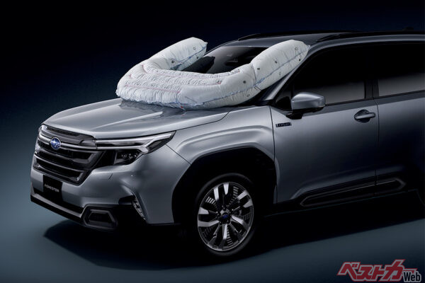 サイクリスト対応歩行者保護エアバッグ（2025年4月 フルモデルチェンジ発表時の公式画像より）