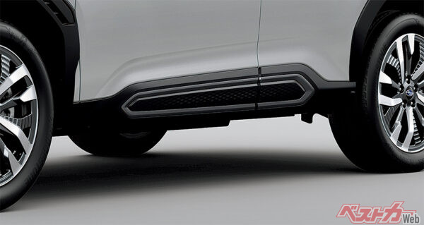 Premium S:HEV / Premium S:HEV EX サイドクラッディング ダークグレー塗装加飾付（2025年4月 フルモデルチェンジ発表時の公式画像より）