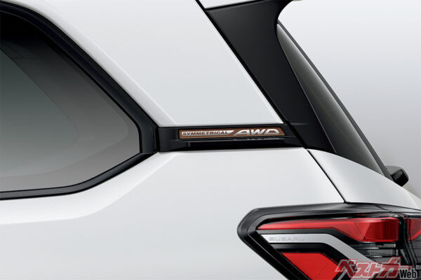SPORT / SPORT EX シンメトリカルAWD Dピラーカバーオーナメント ブロンズ（2025年4月 フルモデルチェンジ発表時の公式画像より）