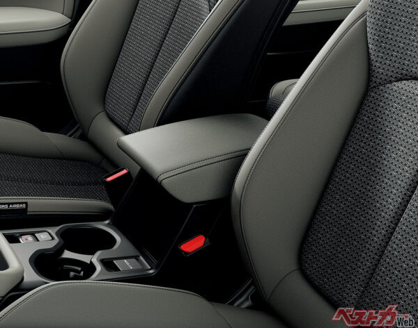 Premium S:HEV / Premium S:HEV EX フロアコンソールリッド プラチナ表皮巻（ブルーステッチ）（2025年4月 フルモデルチェンジ発表時の公式画像より）